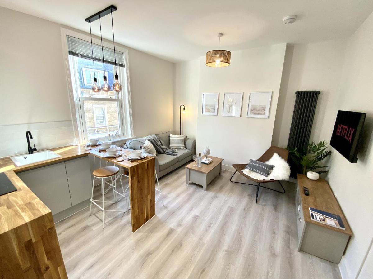 Stunning Beach Themed 2 Bed Apartment Bournemouth Exterior foto